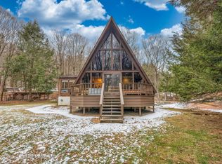 348 Willow Glen Rd, Red Hook, NY 12571