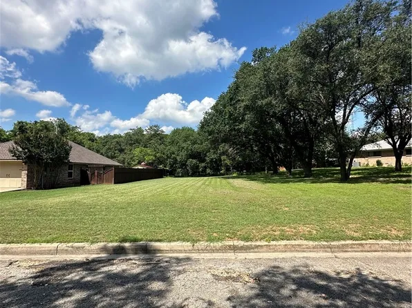 310 N Avenue M, Clifton, TX 76634