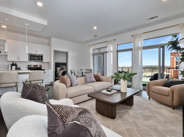 2407 8th Ave S APT 413, Nashville, TN 37204