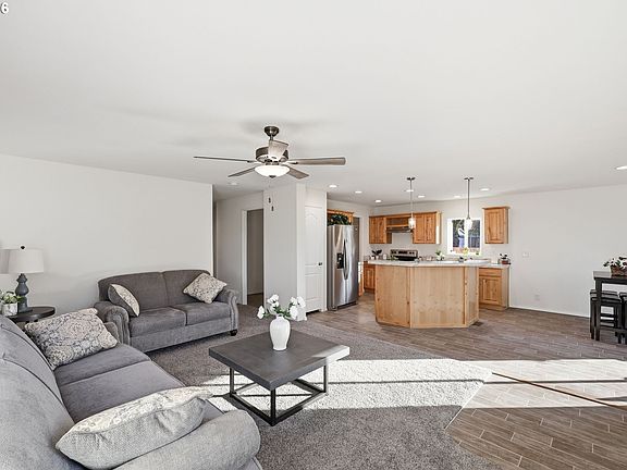 4th image of 1423 31st St