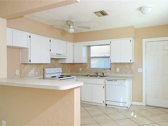 3rd image of 2625 61st Ave N
