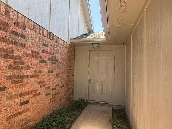 2nd image of 7218 Arista Dr