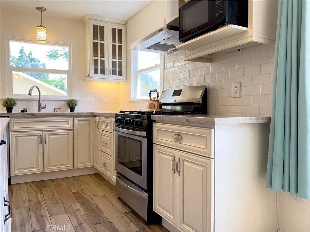 3 bed, 1160 sqft, $3,995 — Photo 2