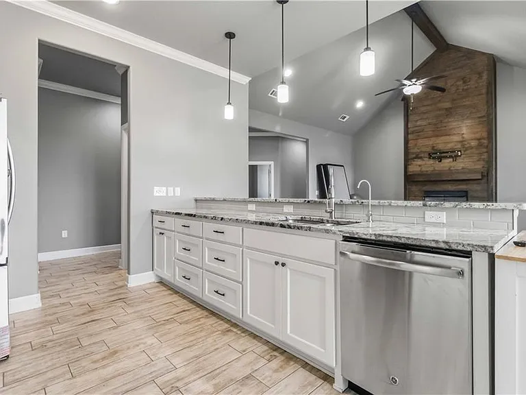 1340 Sweetbriar Cir — Photo 11