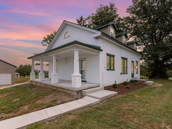 567 Rock Point Rd, Mount Joy, PA 17552