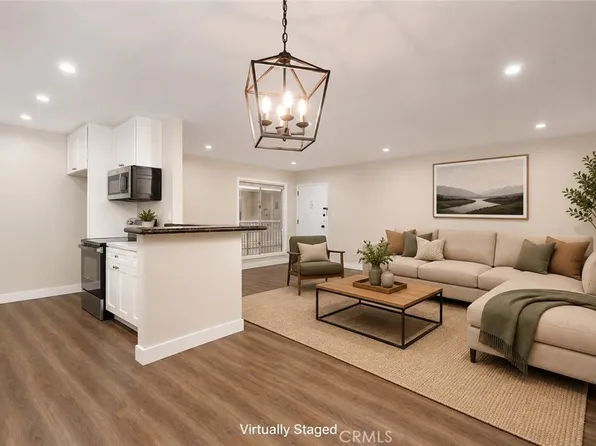 5320 Zelzah Ave APT 201, Encino, CA 91316