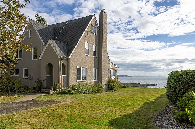 2nd image of 3041 Eldridge Avenue