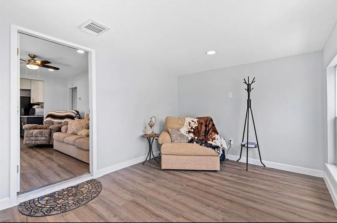 9413 Clinton Dr — Photo 3