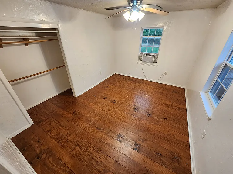 917 E Beverly St — Photo 9