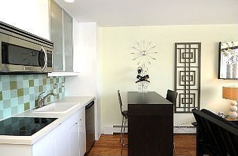 :: 1050 North Point, #504
