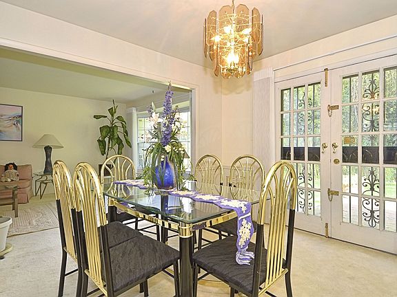 Dining room w/French doors to brick patio
