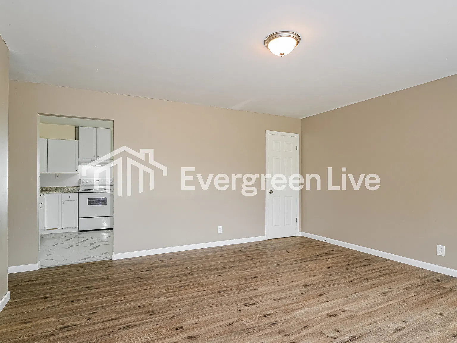 3 bed, 1.0 bath, 988 sqft, $1,345 — Photo 4