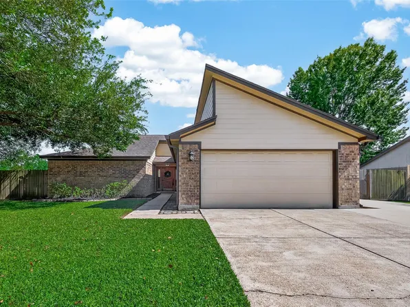 12306 River Bend Dr, Mont Belvieu, TX 77523