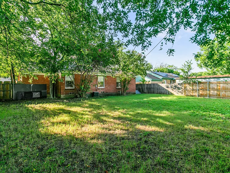 10523 Wood Dale Dr — Photo 8