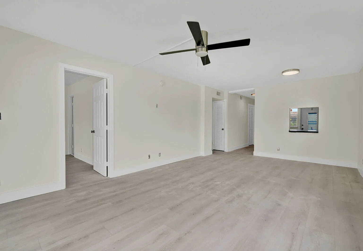 2 bed, 2.0 bath, 1100 sqft, $2,300 — Photo 2