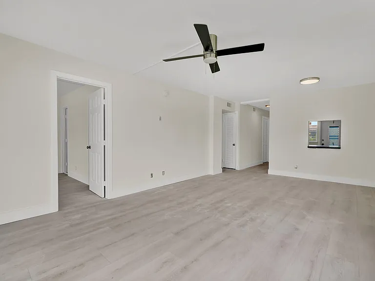 3201 NE 8th St #206 — Photo 3
