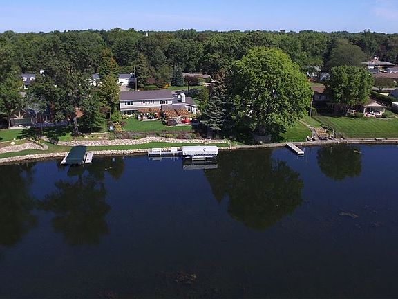 4th image of 2727 Greenleaf Blvd