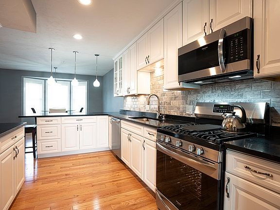 3rd image of 60 Lenox St Unit 4