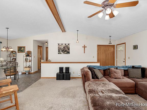 4th image of 5925 Grand Oaks Dr NE