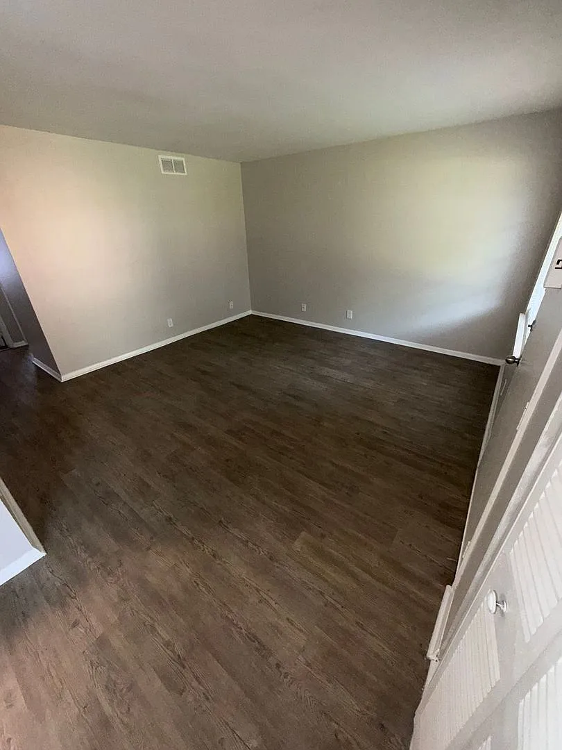 Naveen Pine Apartments — Photo 3
