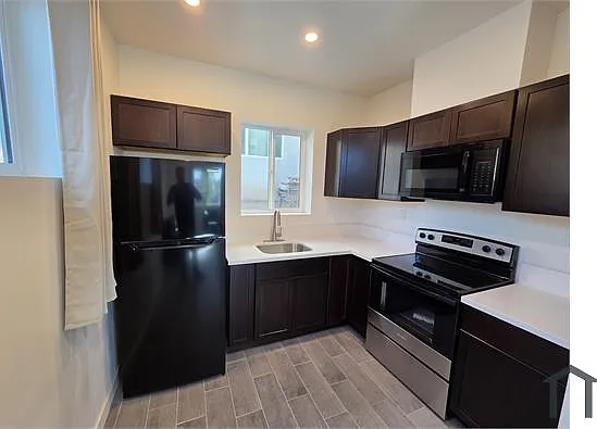 841 Winston Dr — Photo 1