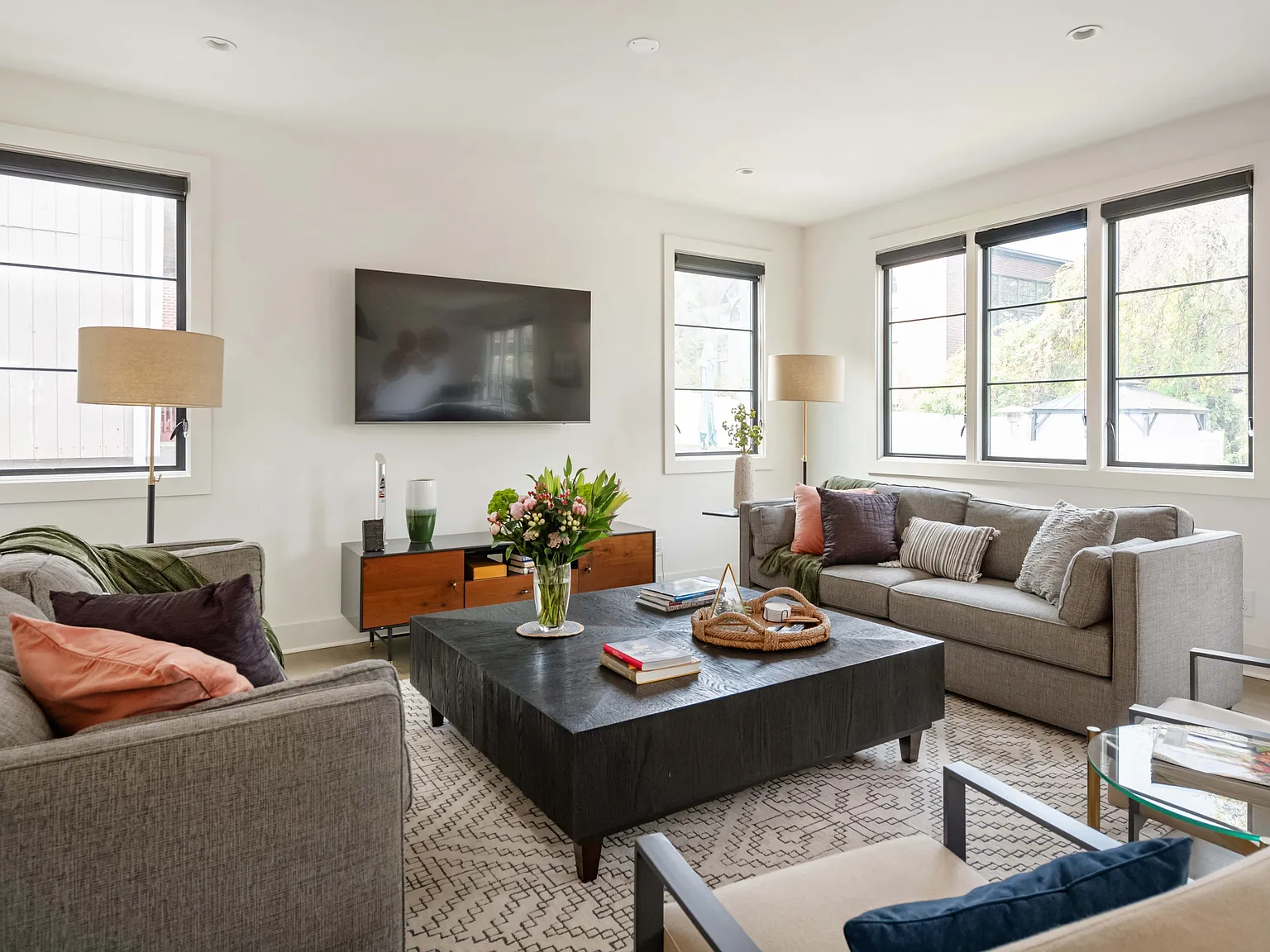 2 bed, 1400 sqft, $5,290 — Photo 2