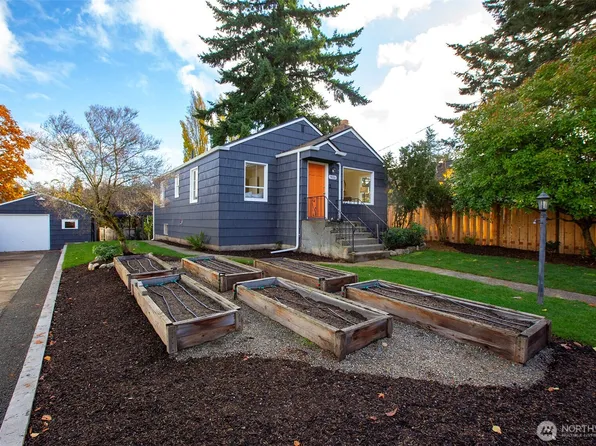 9016 Corliss Avenue N, Seattle, WA 98103