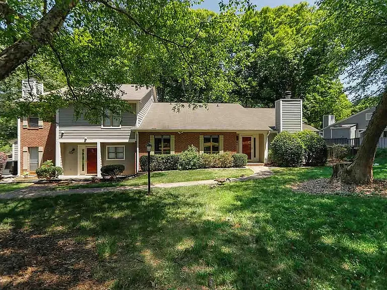 224 Clancy Cir — Photo 2
