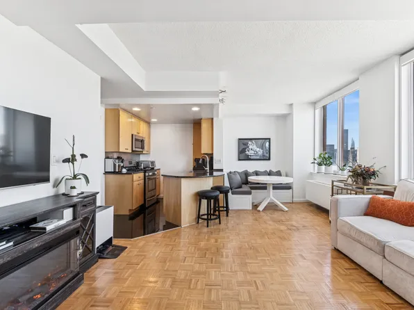 4-74 48th Avenue image 3 of 28