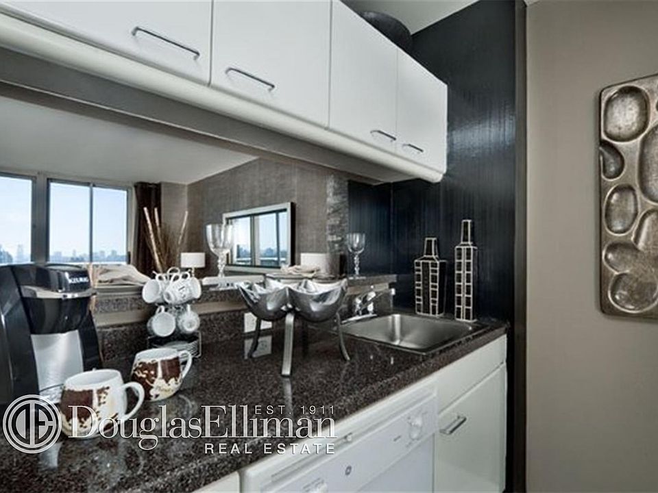 1st image of 560 W 43rd St APT 26H