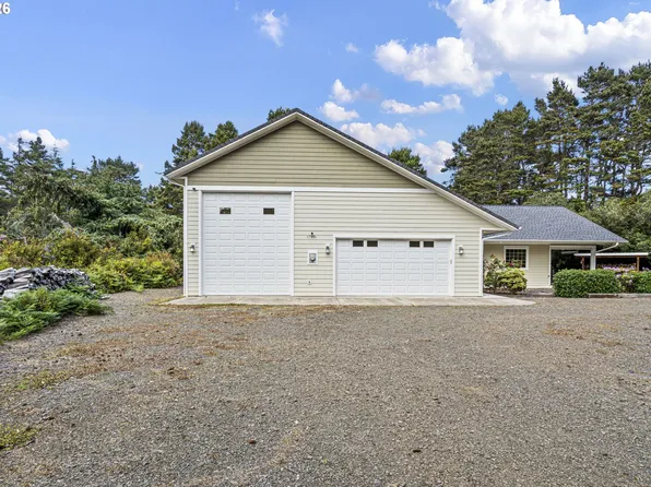 87991 Woodlands Dr, Florence, OR 97439