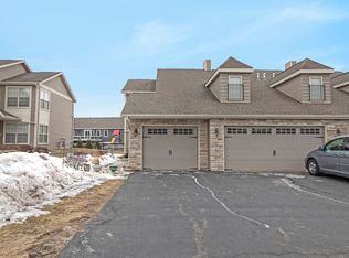 956 Buckingham Dr, Sycamore, IL 60178