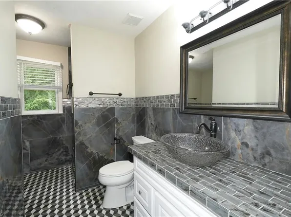 4807 Adams Ridge Dr, Greensboro, NC 27407