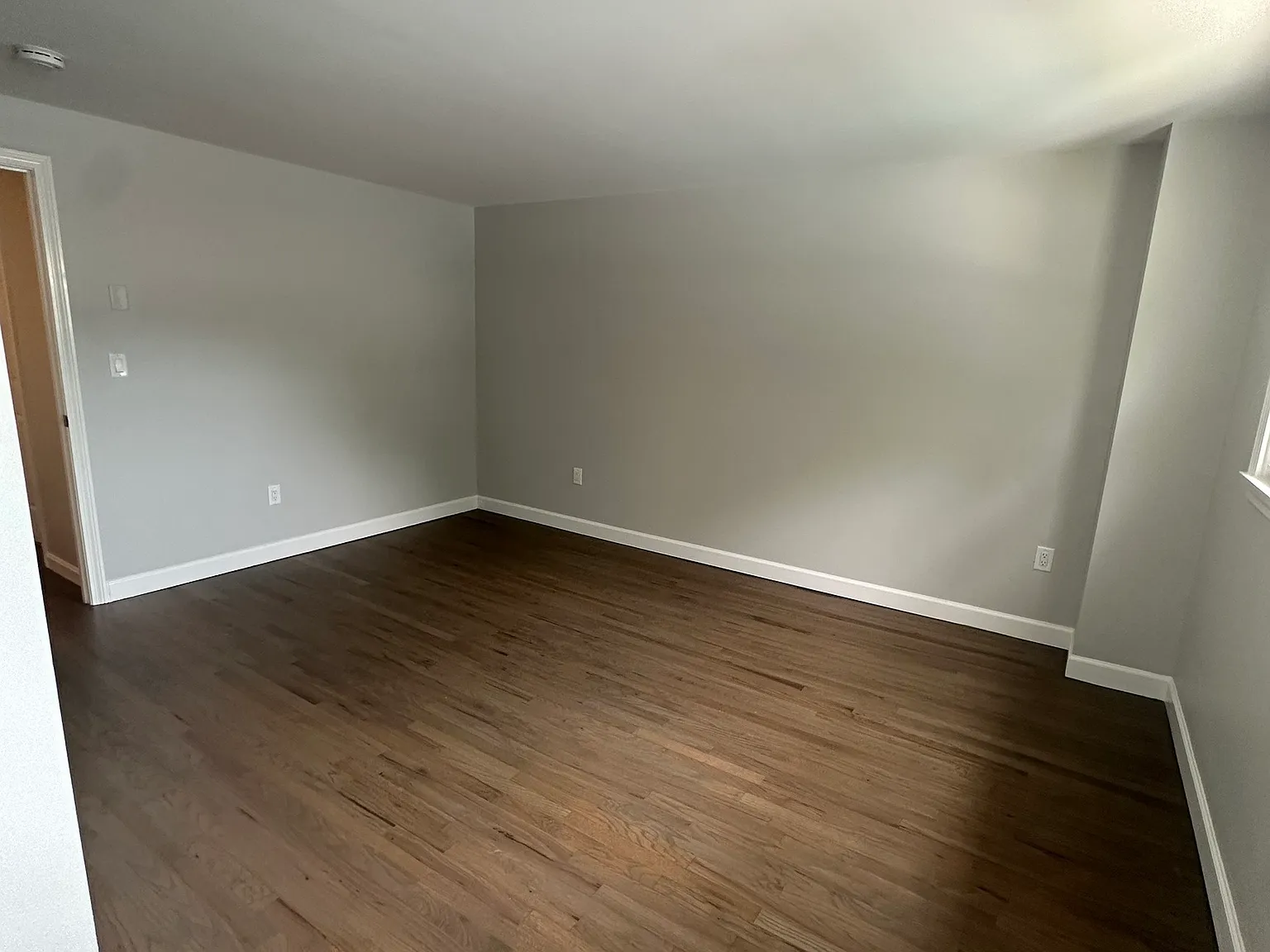 2 bed, 1.5 bath, 1952 sqft, $2,200 — Photo 2