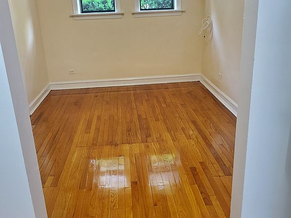 3rd image of 1523 W Lunt Ave APT 1B