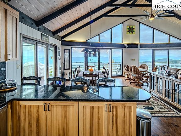 3rd image of 206 Pinnacle Ridge Road