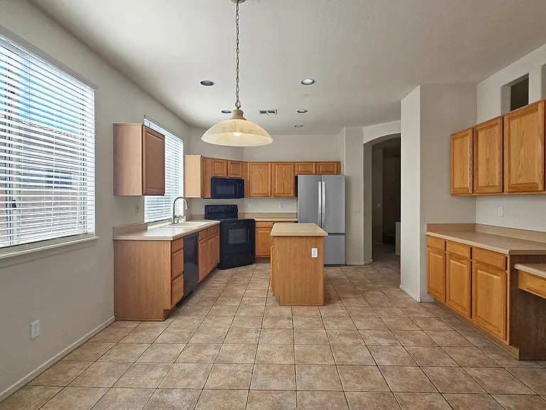 18651 W Sunrise Dr — Photo 7