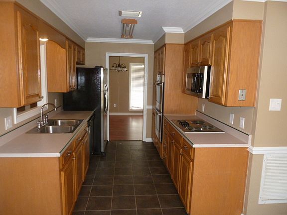 4th image of 303 Greenacres Blvd