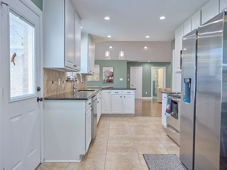 10211 Hazelhurst Dr — Photo 11