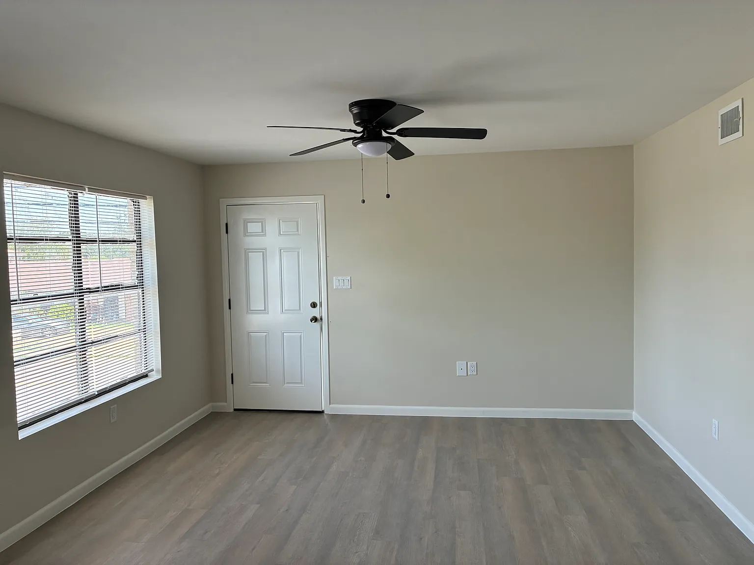 2 bed, 585 sqft, $825 — Photo 2