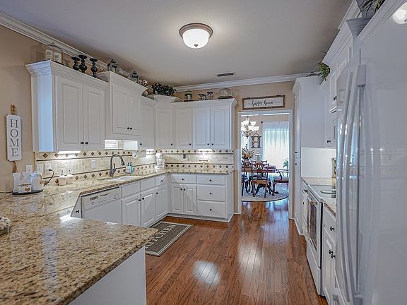 4th image of 201 Shady Grove Ln