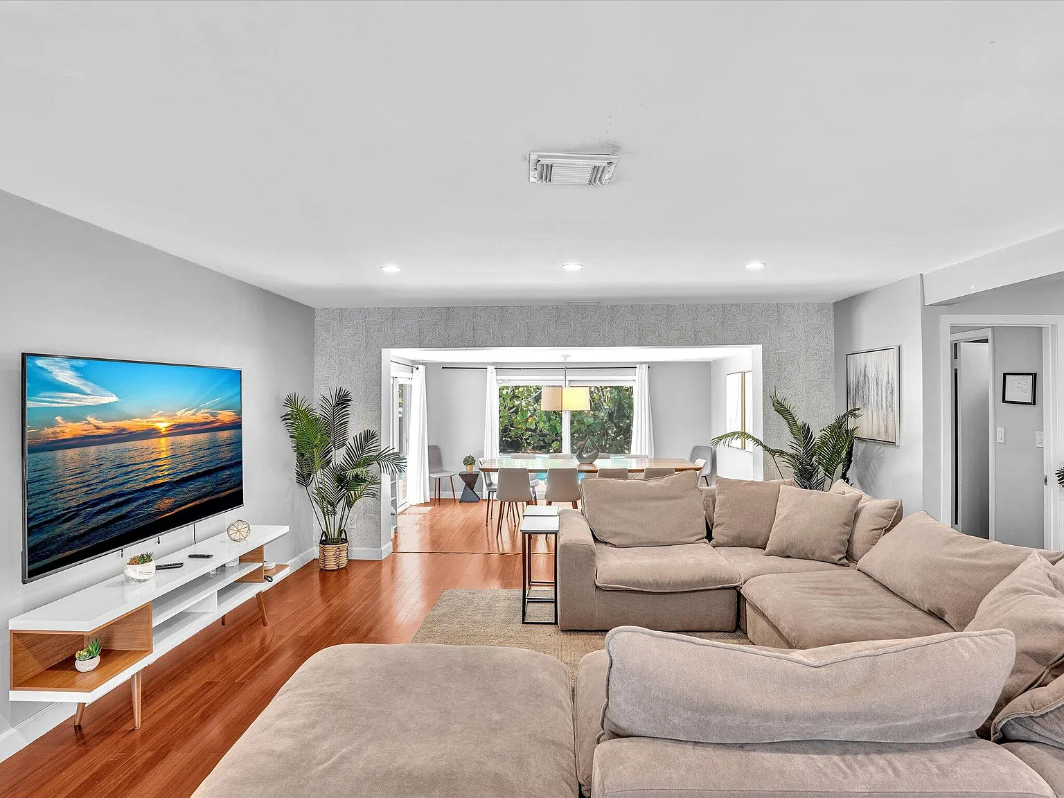4 bed, 2.0 bath, 2003 sqft, $6,250 — Photo 3