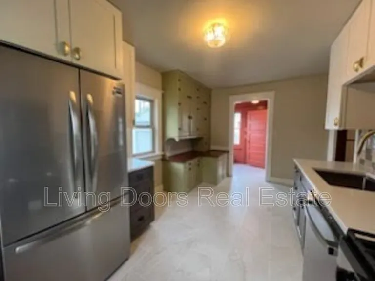 602 C St — Photo 3