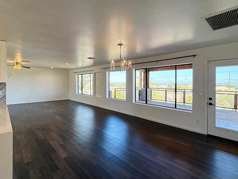 1750 W Pearce Rd — Photo 15