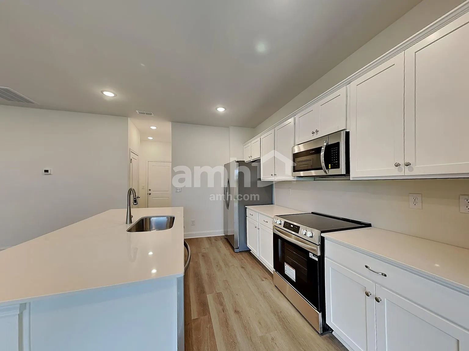 4 bed, 2.5 bath, 1977 sqft, $2,550 — Photo 3