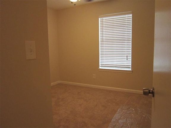 5th image of 303 Cabaret Ct