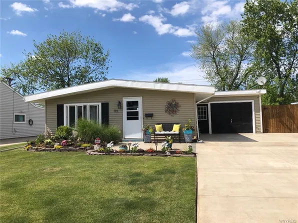 85 Riverdale Dr, Grand Island, NY 14072