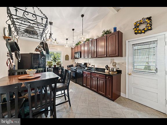 3rd image of 4608 Lawn Ct