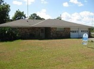 102 Meadow Ln, Lake Jackson, TX 77566