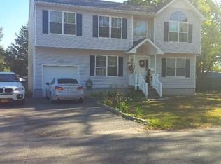 187 N Clinton Ave, Bay Shore, NY 11706